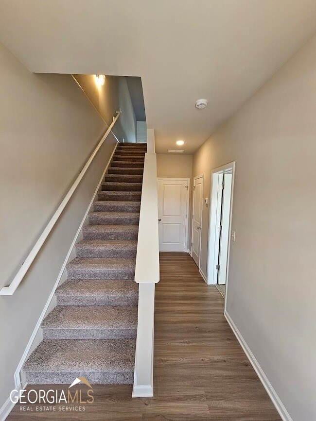 Building Photo - 6 Iron Dr