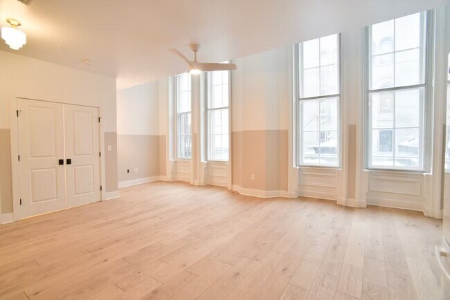 Building Photo - 30 W Broad St