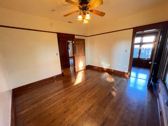 Building Photo - BEAUTIFUL CRAFTSMAN HOME IN SPRING VALLEY