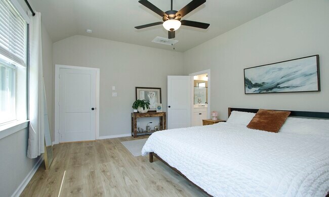 Building Photo - 320 Rise Ln