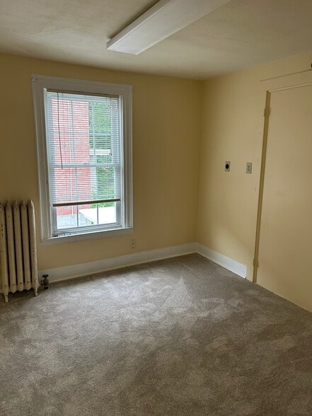 Office/Extra Room - 50 Washington St