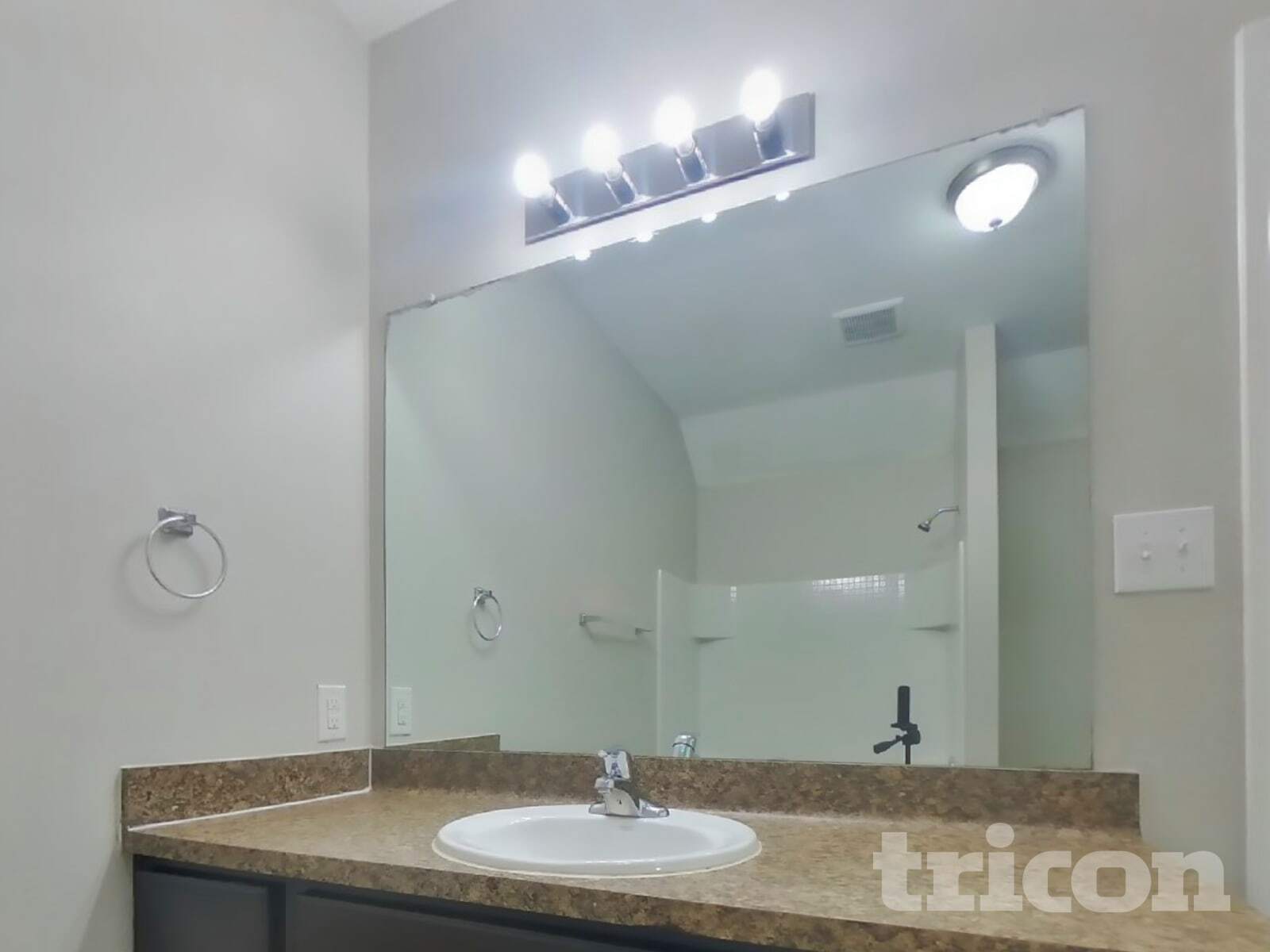 Building Photo - 2055 Sweet Lilac Dr