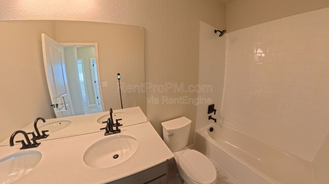 Building Photo - 776 Nob Hl Ln