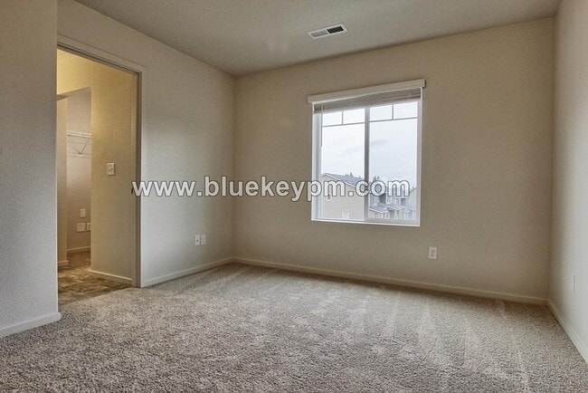 Building Photo - 3 Bed, 2.5 Bath Townhome in East Vancouver