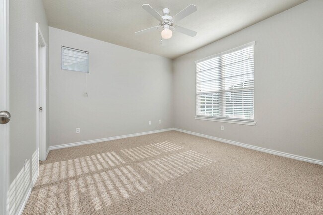 Building Photo - 2939 McLaren Dr