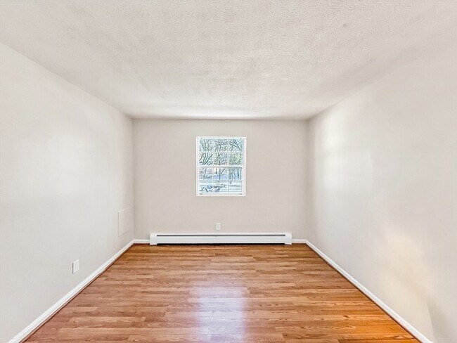 Building Photo - 6 Venice St