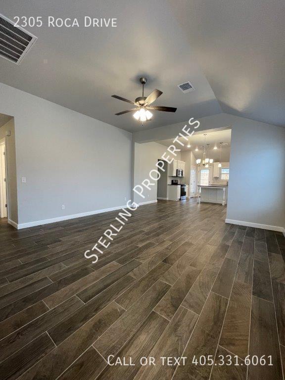 Building Photo - 2305 Roca Dr