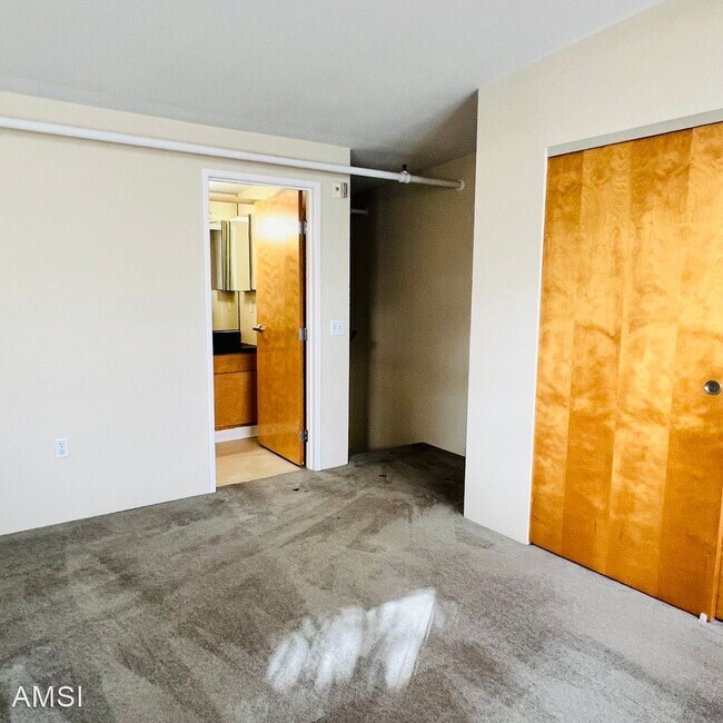 Building Photo - 2 br, 2 bath House - 400 Spear Street #220
