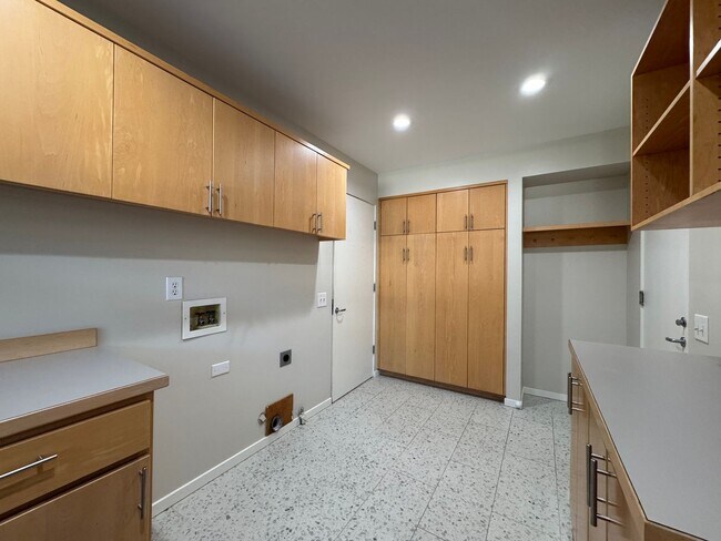 Building Photo - Breathtaking views of Chuckanut Bay!!