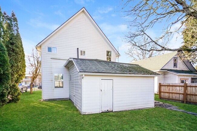 Building Photo - 135NE