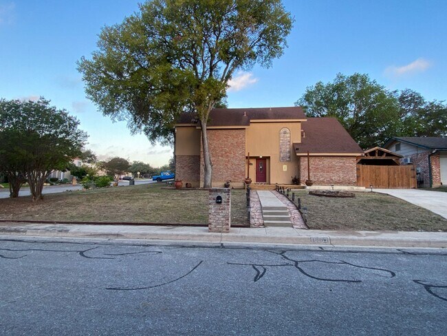 Building Photo - Beautiful Home Located in Thousand Oaks Move in Ready!