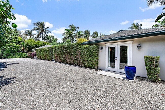 Building Photo - 5 N Beach Rd