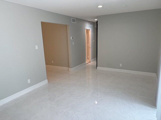 Building Photo - Remodeled Pool Home Located in the Very De...