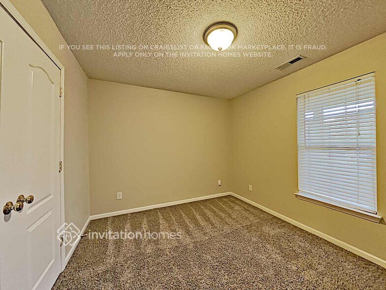 Building Photo - 343 Amir Cir