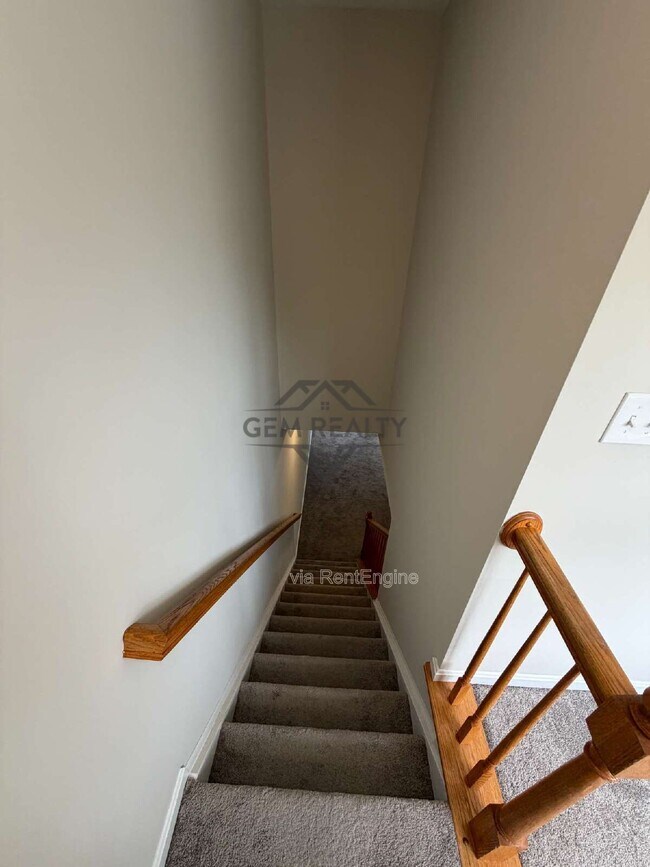 Building Photo - 313 3rd St
