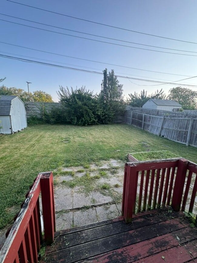Building Photo - 1309 W London Dr