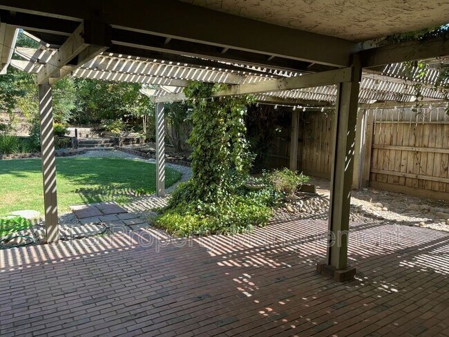 Building Photo - 6830 Mellodora Dr