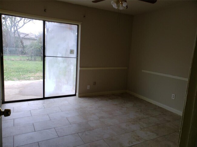 Building Photo - 1410 N O'Connor Rd