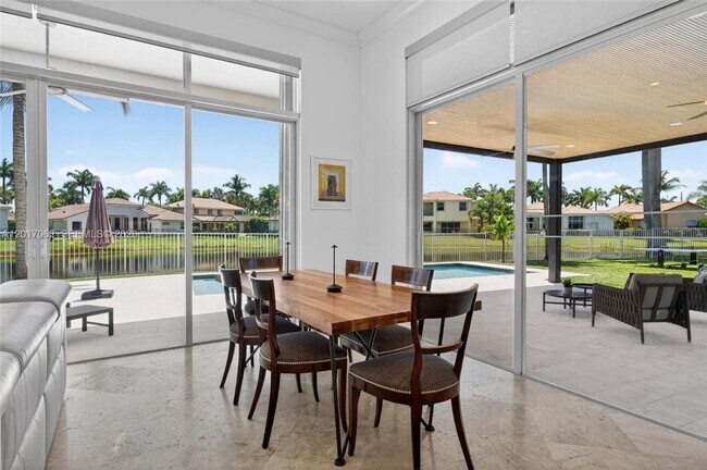 Building Photo - 2576 Bay Pointe Dr