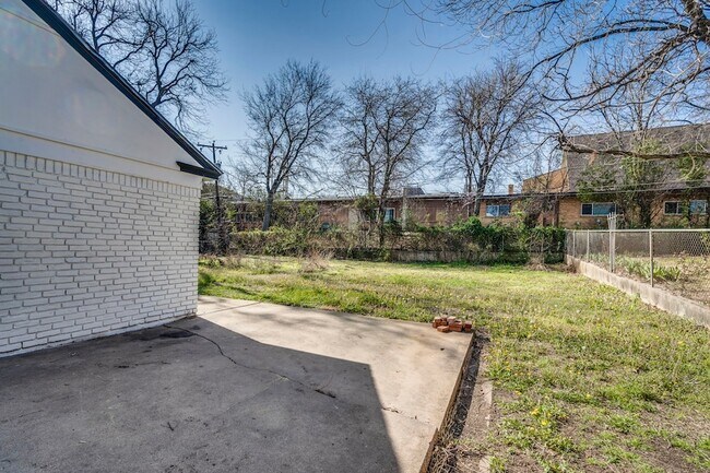 Building Photo - 3561 Westfield Ave
