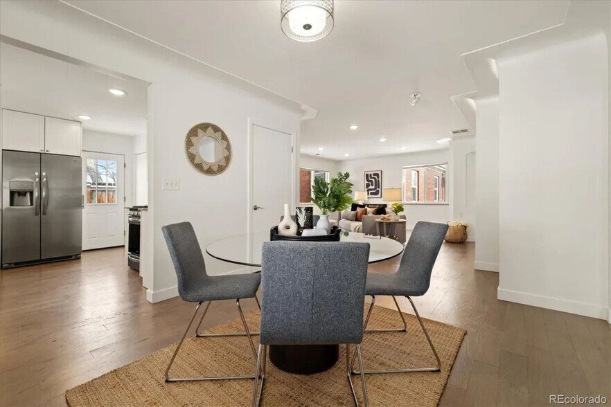 Building Photo - 3233 Ivanhoe St