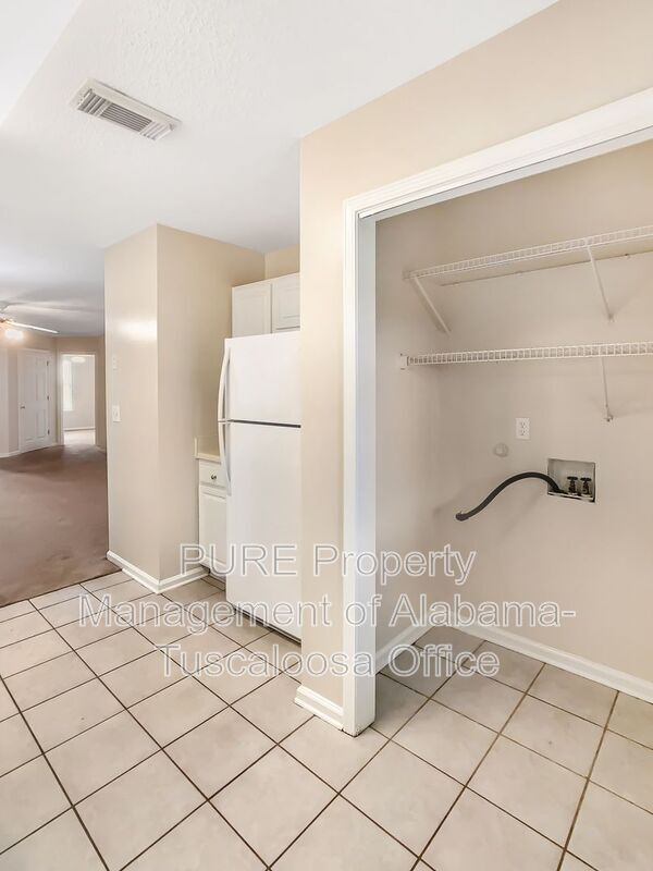 Building Photo - 1368 Southern Gardens Dr