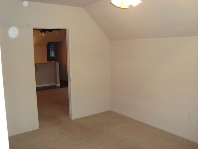 Building Photo - 1016 9th St S