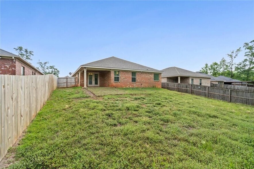 Building Photo - 926 Tudor Ln