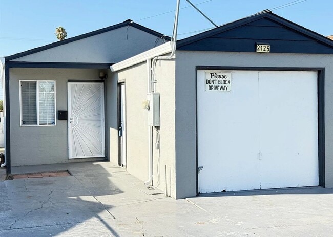 Building Photo - Single Family Home Available Now!!