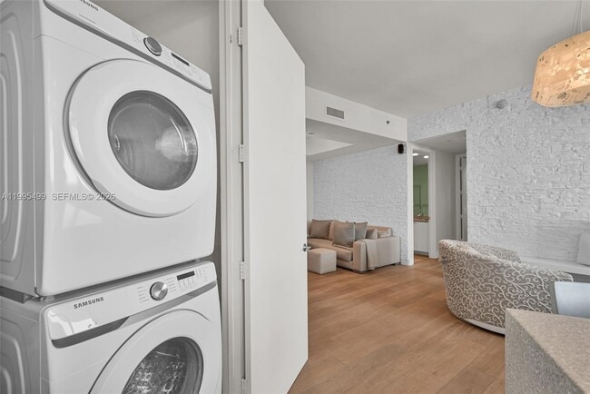 Building Photo - 15901 Collins Ave