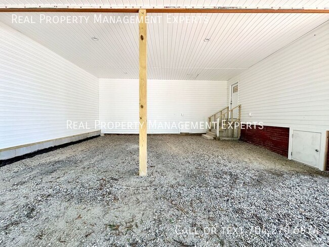Building Photo - 1855 Lane St-