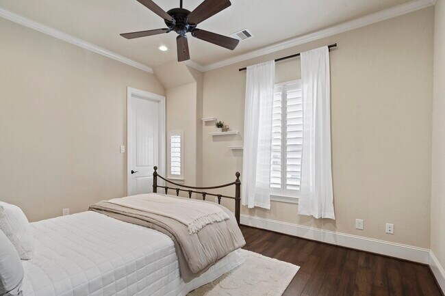 Building Photo - 622 Pink Azalea Trail