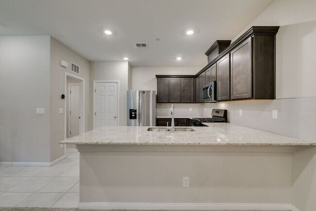 Building Photo - Bright & Spacious 3-Bedroom Home in Inspirada