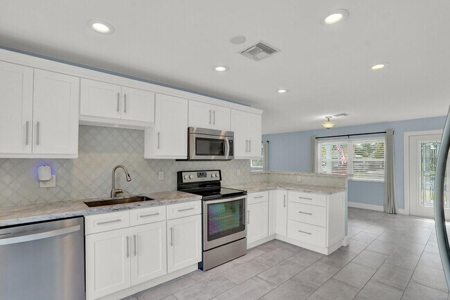 Building Photo - 501 SW 8th St