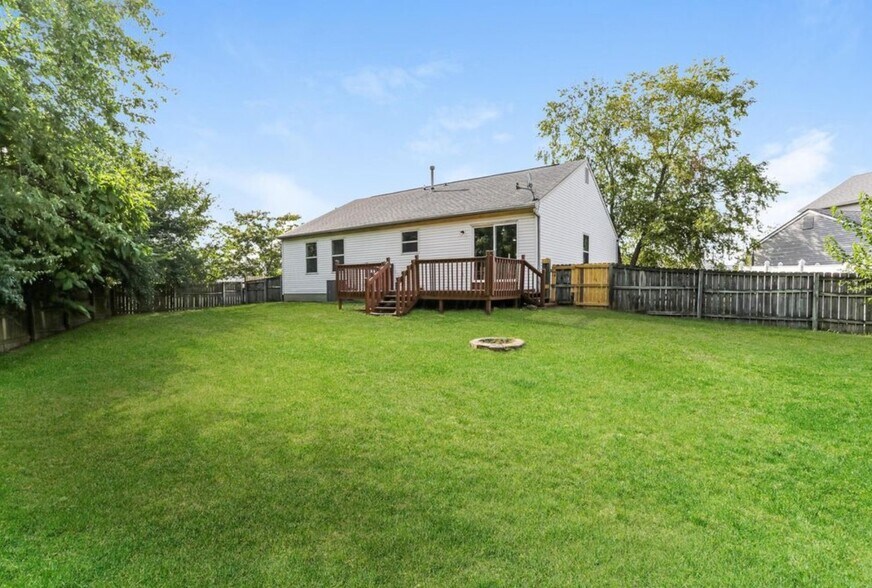 Fully fenced backyard - 4381 Alderson Ct