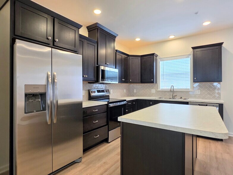 Building Photo - 2449 Spring Water Cir