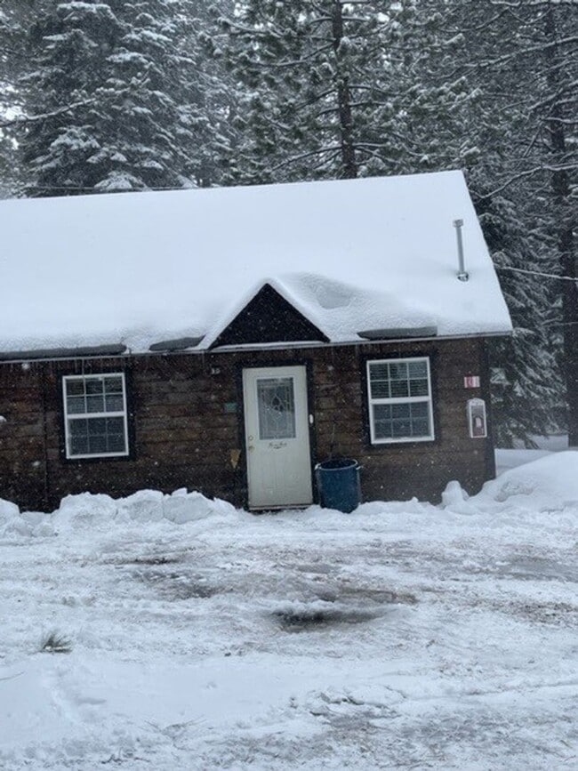 Building Photo - Very Cute Cozy Cabin Style 1BD 1BA Duplex!...