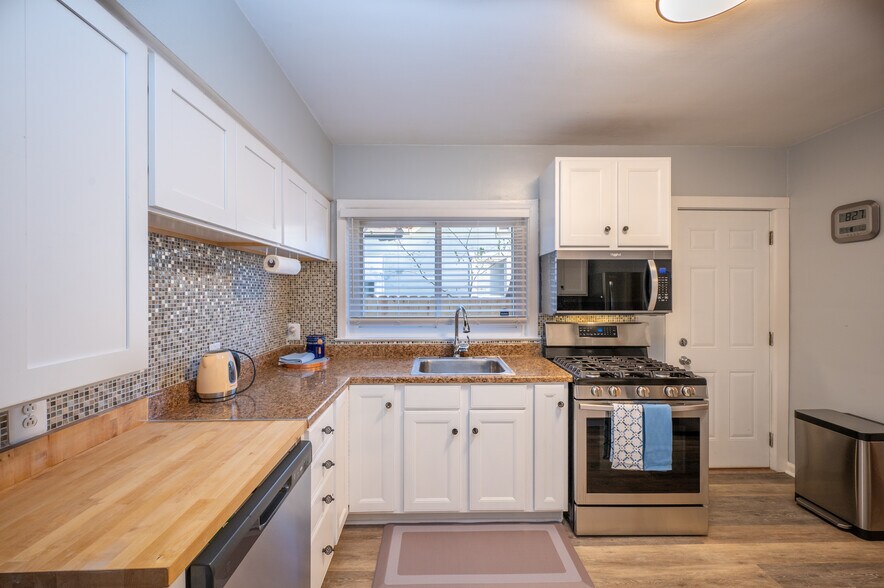 Building Photo - 1120 N Dearborn St