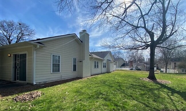 Building Photo - 1/2 Mo Off Special - Bed, 1 Bath townhome minutes to South Park