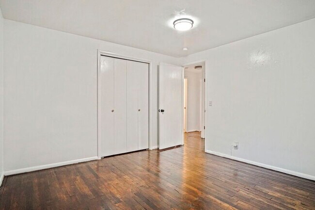 Building Photo - 1041 Hickory Ln