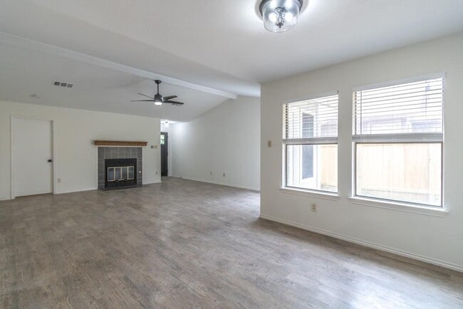 Building Photo - 5703 Shreveport Dr