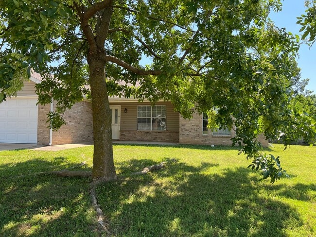Building Photo - ***520 Walker Street***