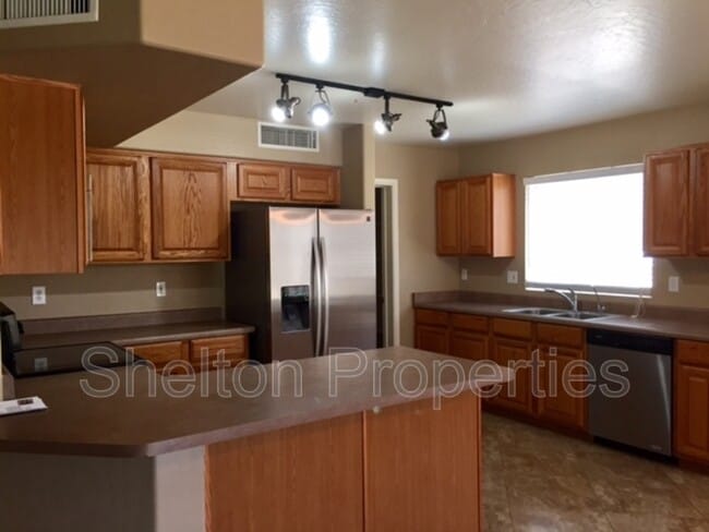 Building Photo - 14787 W Columbine Dr