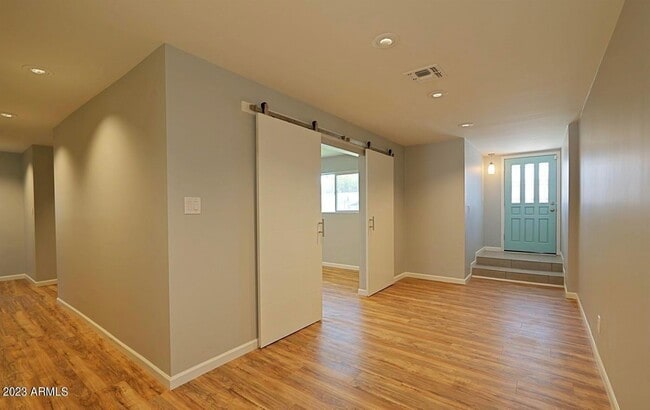 Building Photo - 14 E Balboa Dr