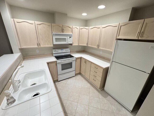 Building Photo - 5000 NW Village Park Dr