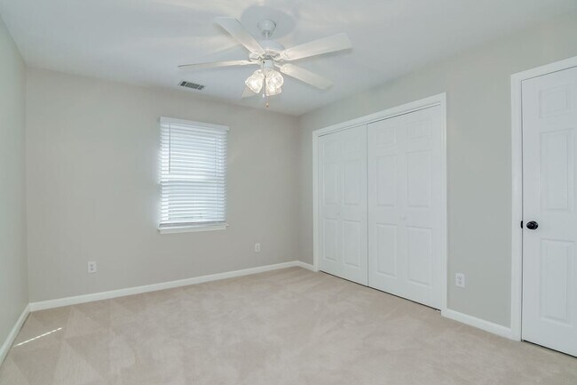 Building Photo - 486 Granite Point