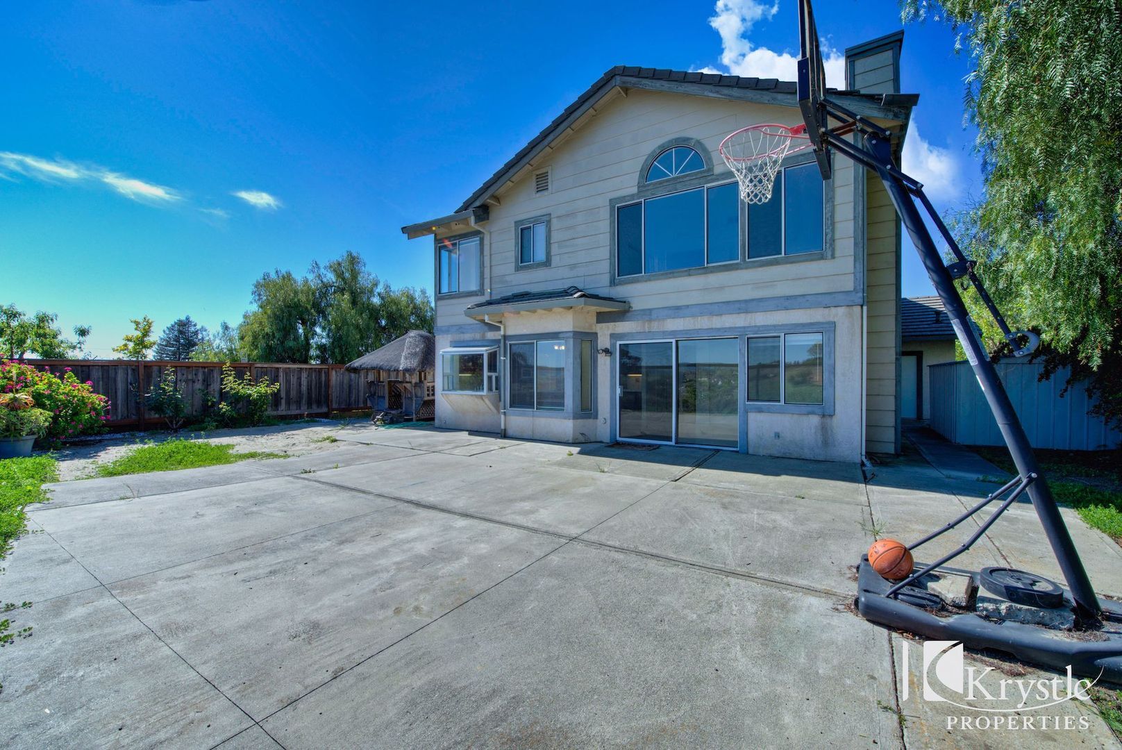 Building Photo - 349 Newcastle Dr