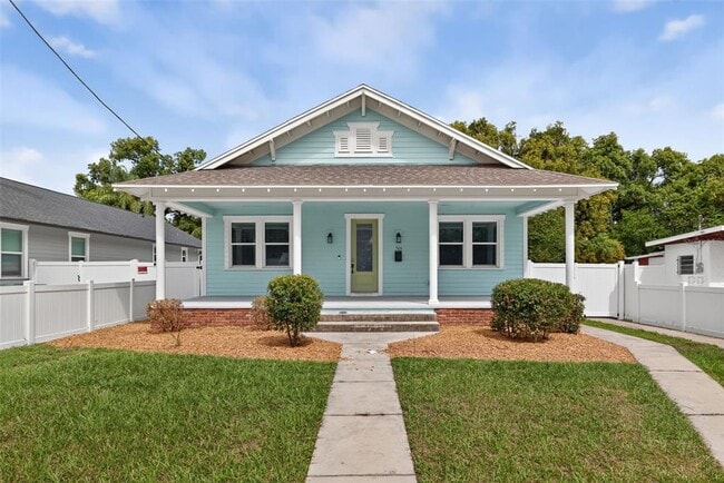 Building Photo - 506 E Robles St