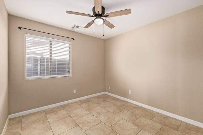 Building Photo - 10778 W Cambridge Ave