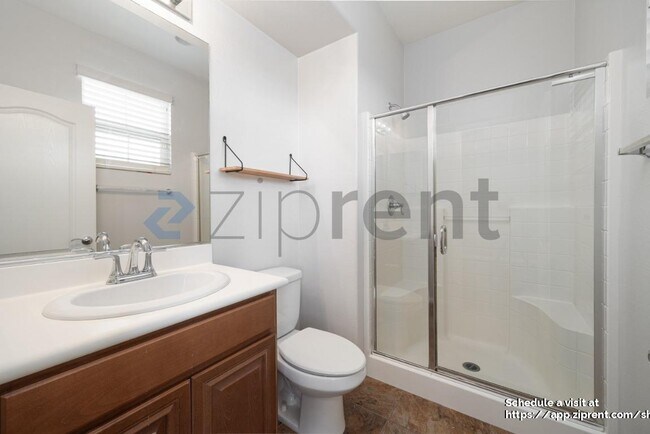 Building Photo - 3048 Beachwood Blf Wy